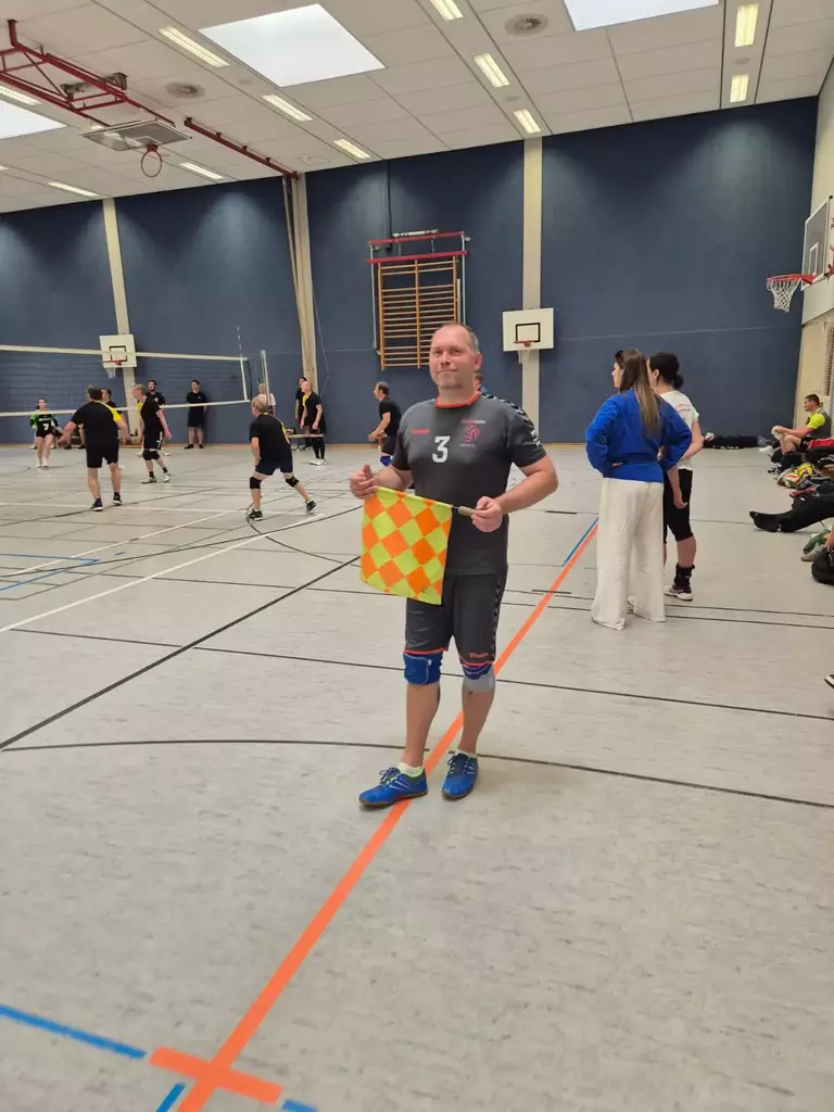 ein weiterer Unparteiischer